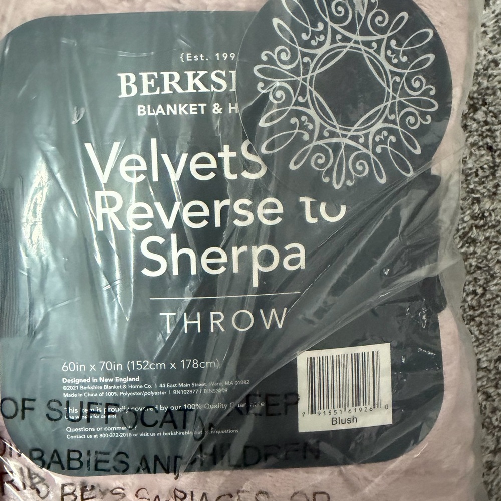 Berkshire Blush Pink VelvetSoft Reverse to Sherpa Throw - Picture 7 of 7
